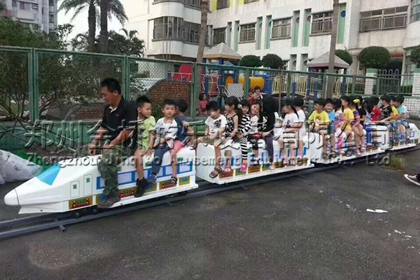兒童游樂設(shè)備