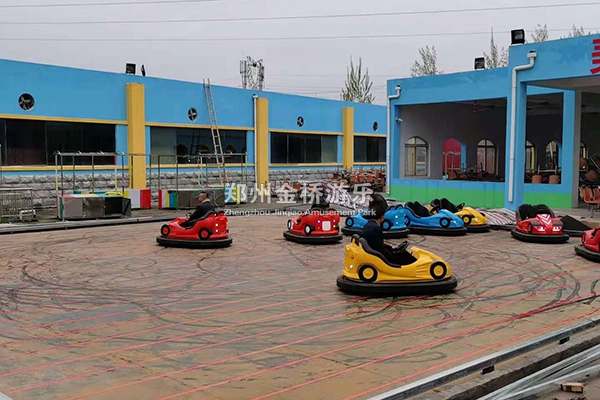 碰碰車游樂設(shè)備